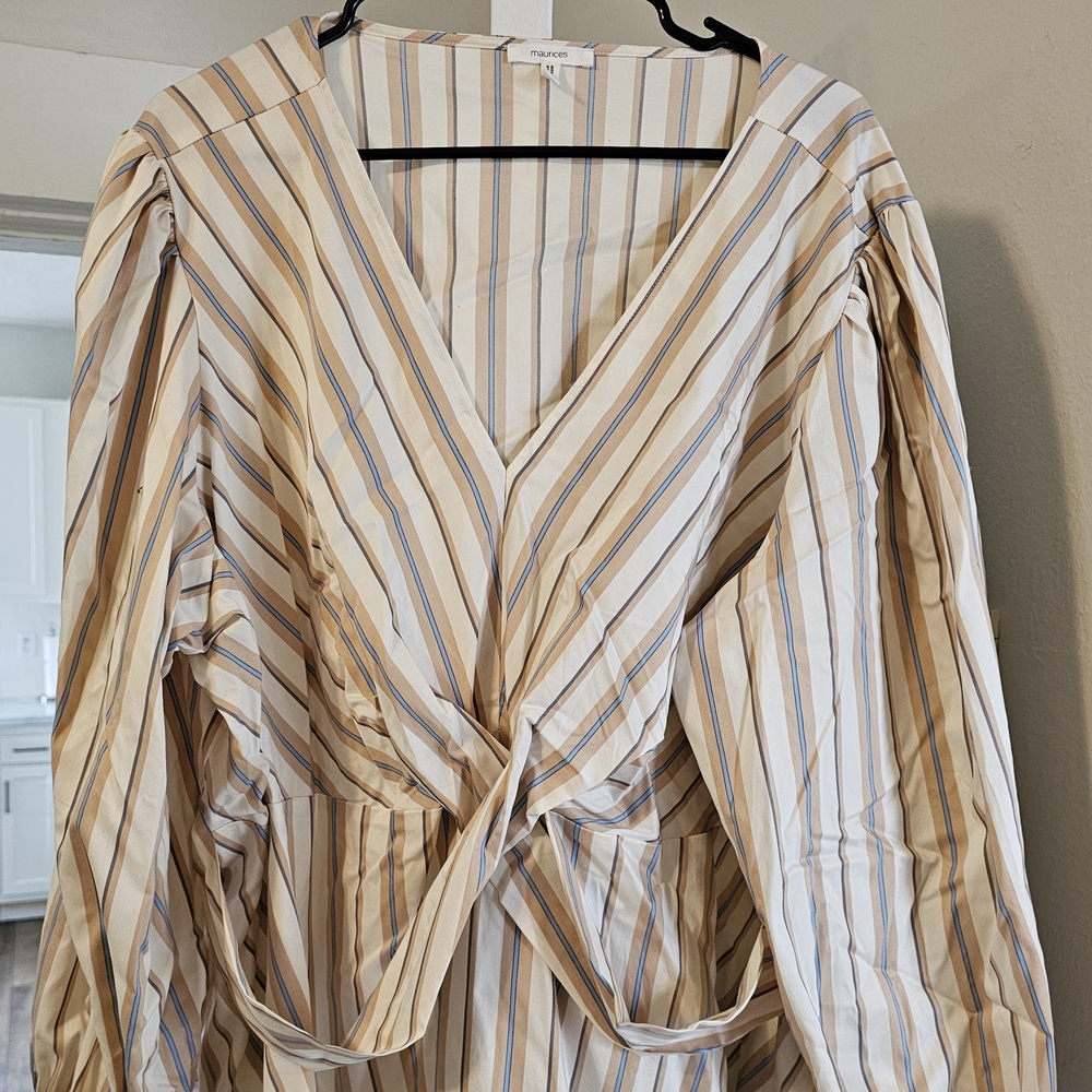 4X Plus Size Striped V-Neck Top in Beige, Blue & White